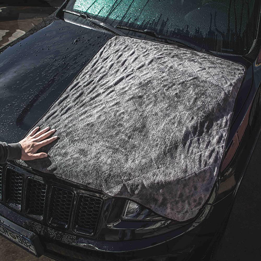 photo of the Adams jumbo drying towel being used on a car
